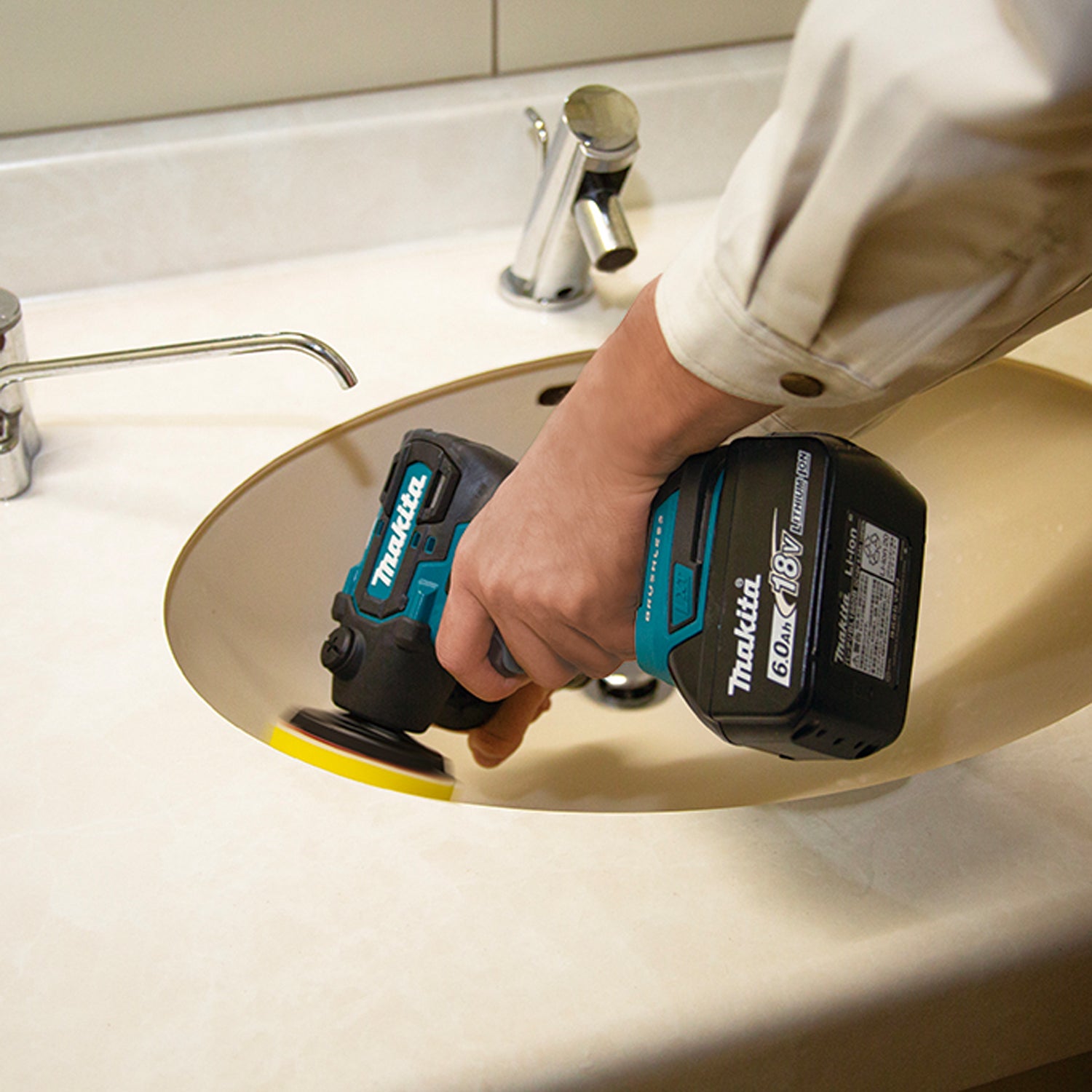 Makita Ponceuse-polisseuse sans fil 2"