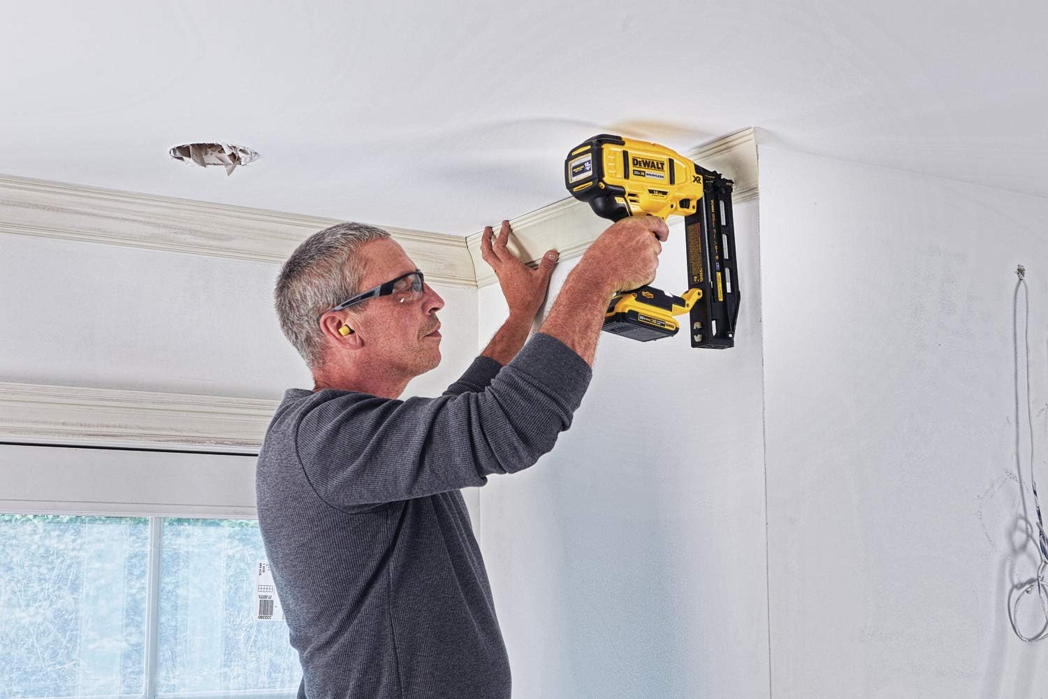 Dewalt 20 V Max XR, cloueur de finition droit de calibre 16 – Outil seulement