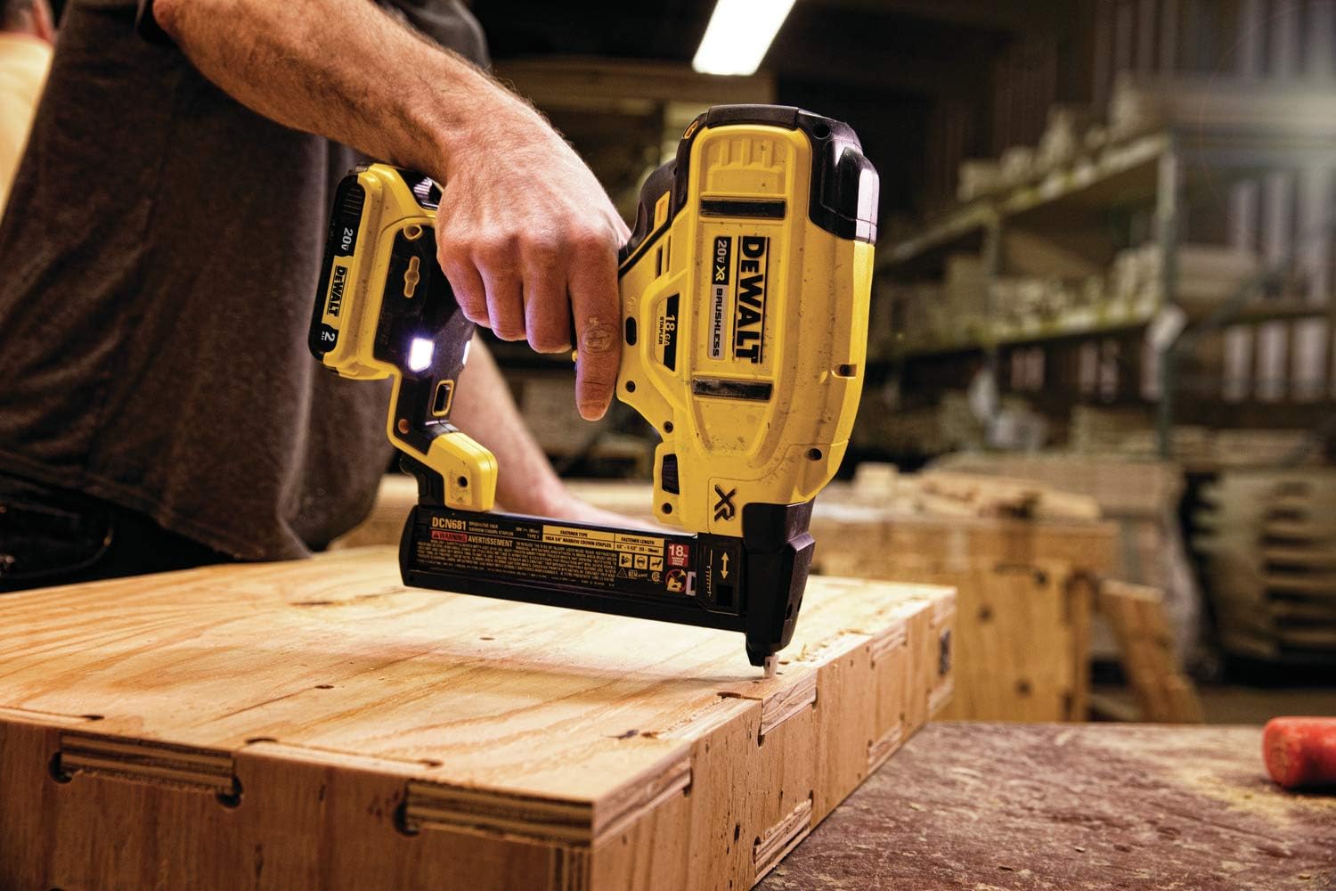 Dewalt 20V Max Agrafeuse à couronne étroite 18GA Outil