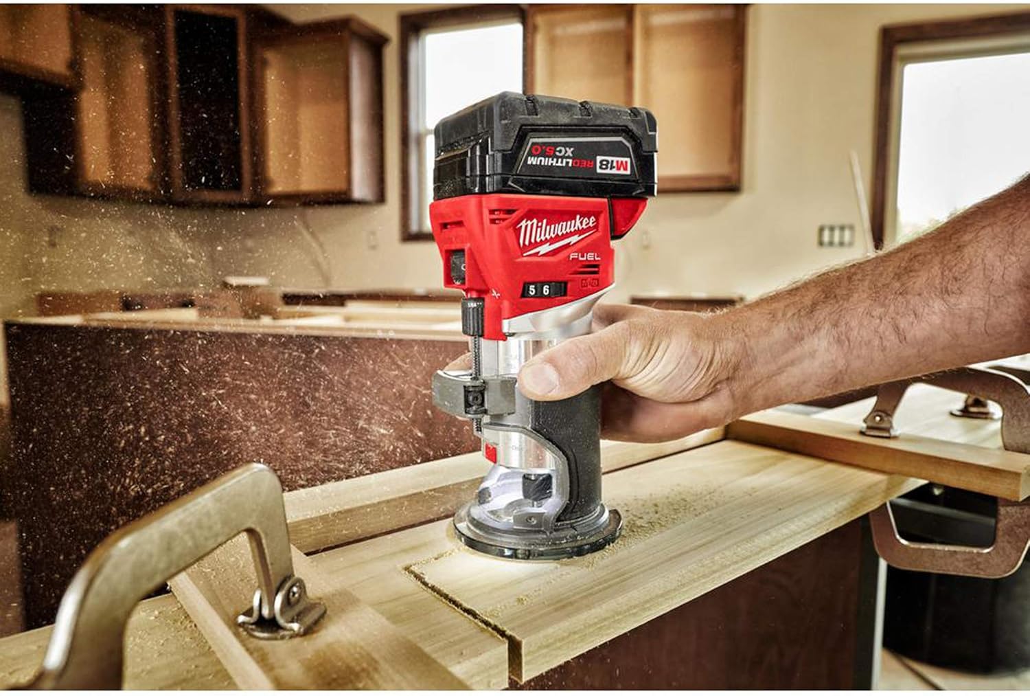 Défonceuse compacte sans fil Milwaukee M18