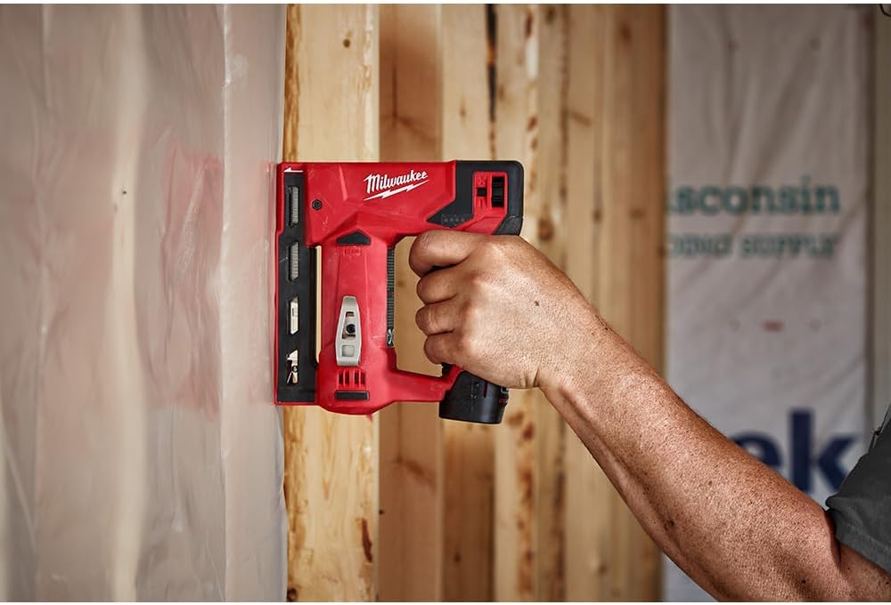 Milwaukee M12 3/8" Crown Stapler