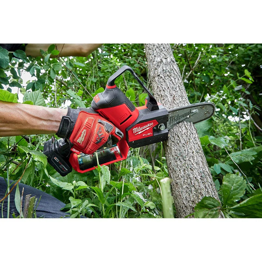 Milwaukee M12 6" Fuel Hatchet Brushless Lithium-Ion Cordless Pruning Saw - Tool Only (Scie d'élagage sans fil Milwaukee M12 6" Fuel Hatchet Brushless Lithium-Ion - Outil seulement)