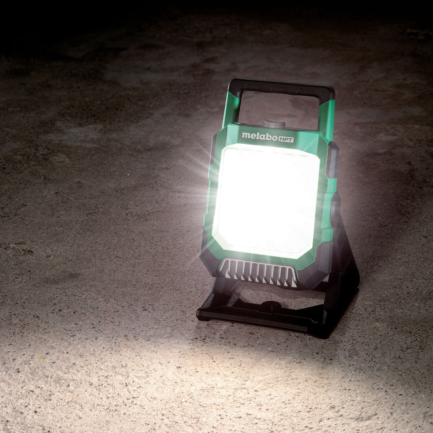 Metabo HPT 18V MultiVolt Lampe de travail sans fil avec réglage de l'inclinaison - Outil seul