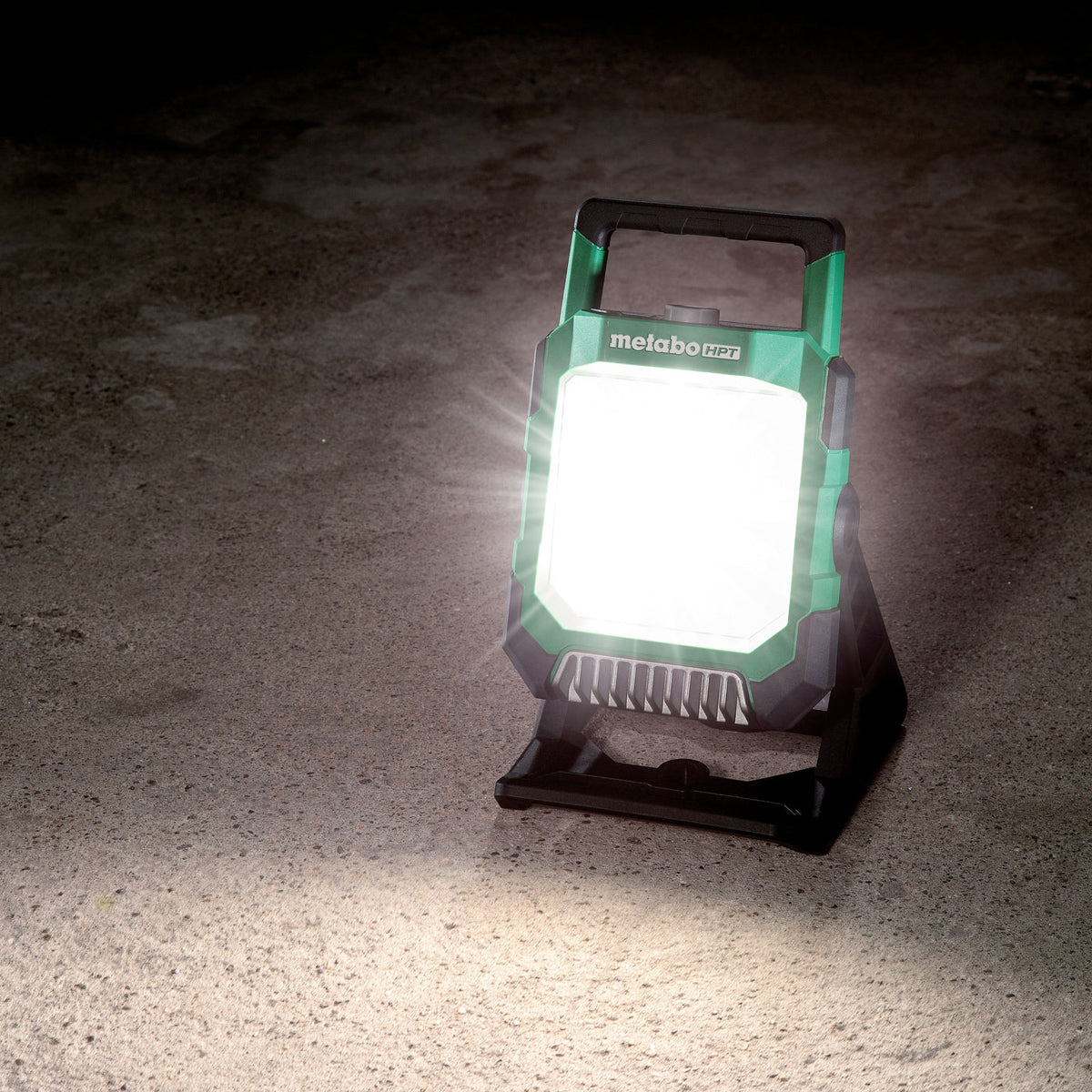 Metabo HPT 18V MultiVolt Lampe de travail sans fil avec réglage de l'inclinaison - Outil seul