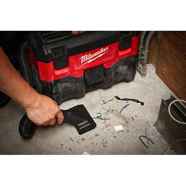 Aspirateur eau et poussière sans fil Milwaukee 18V