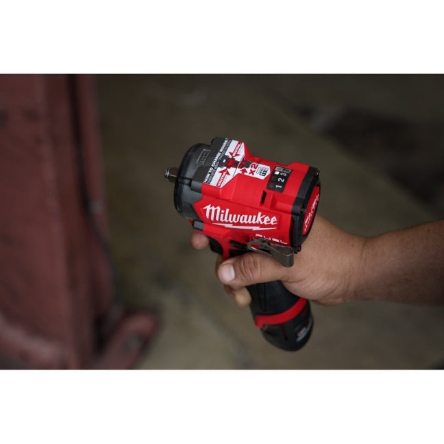 Milwaukee M12 3/8" Fuel Stubby Impact Wrench Kit
