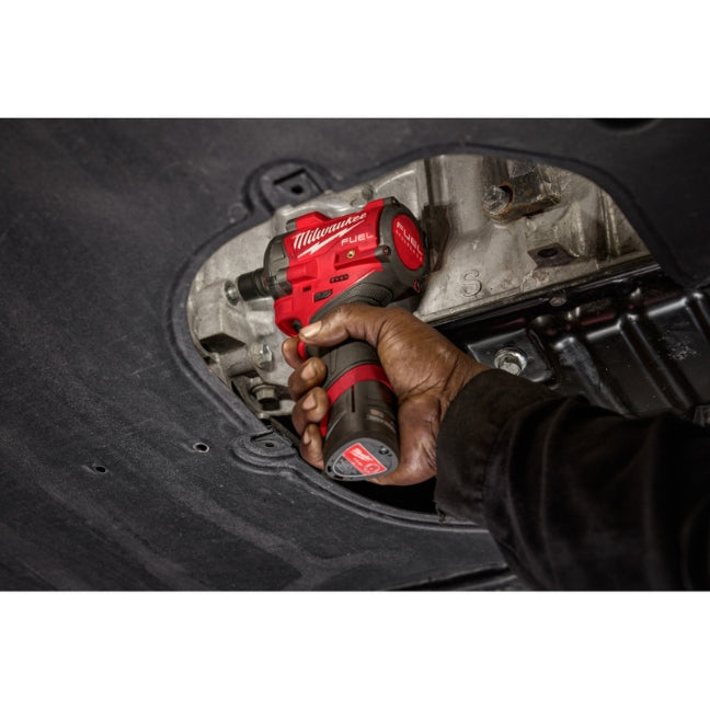 Milwaukee M12 3/8" Fuel Stubby Impact Wrench Kit