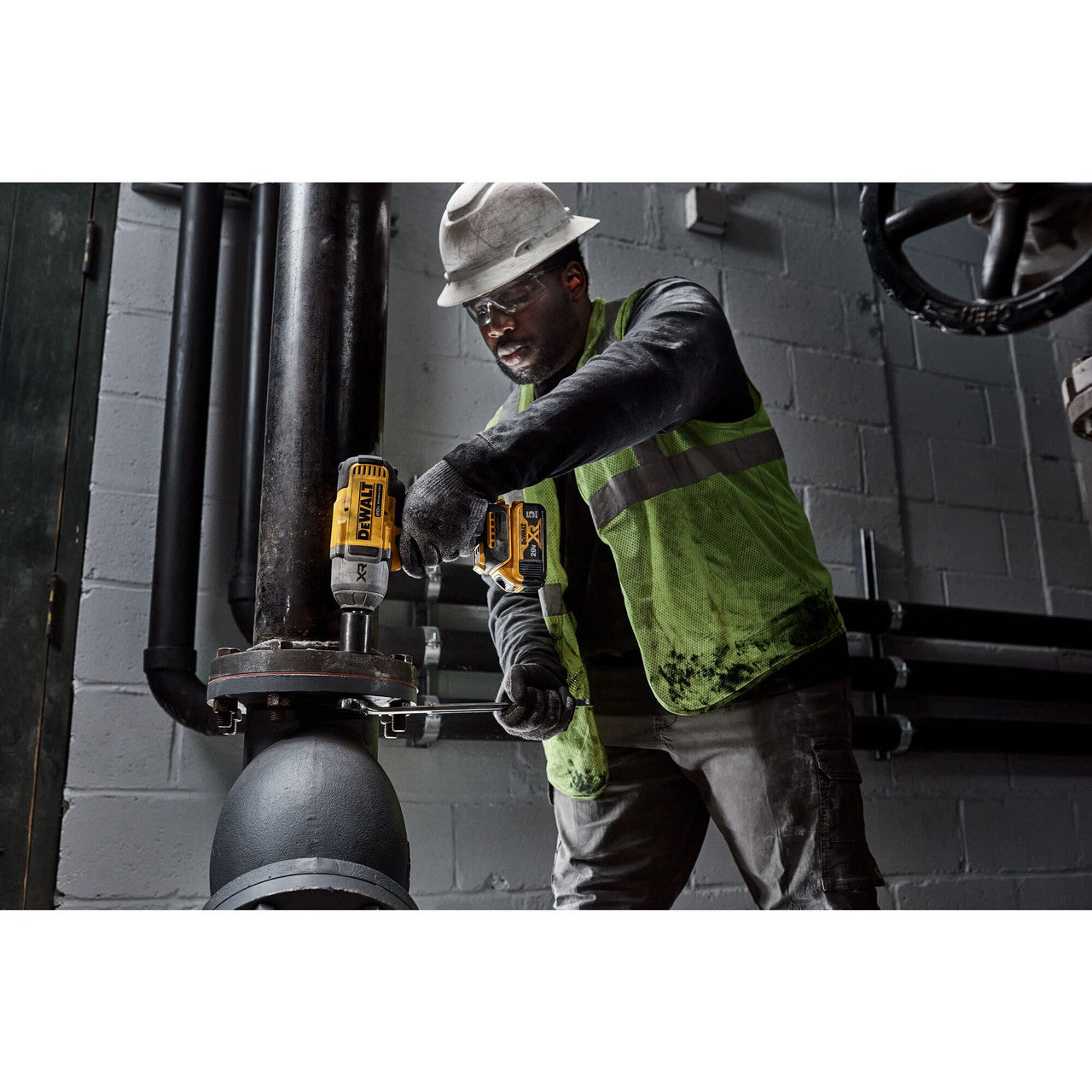 Dewalt 20V Max Cordless Impact Wrench Kit