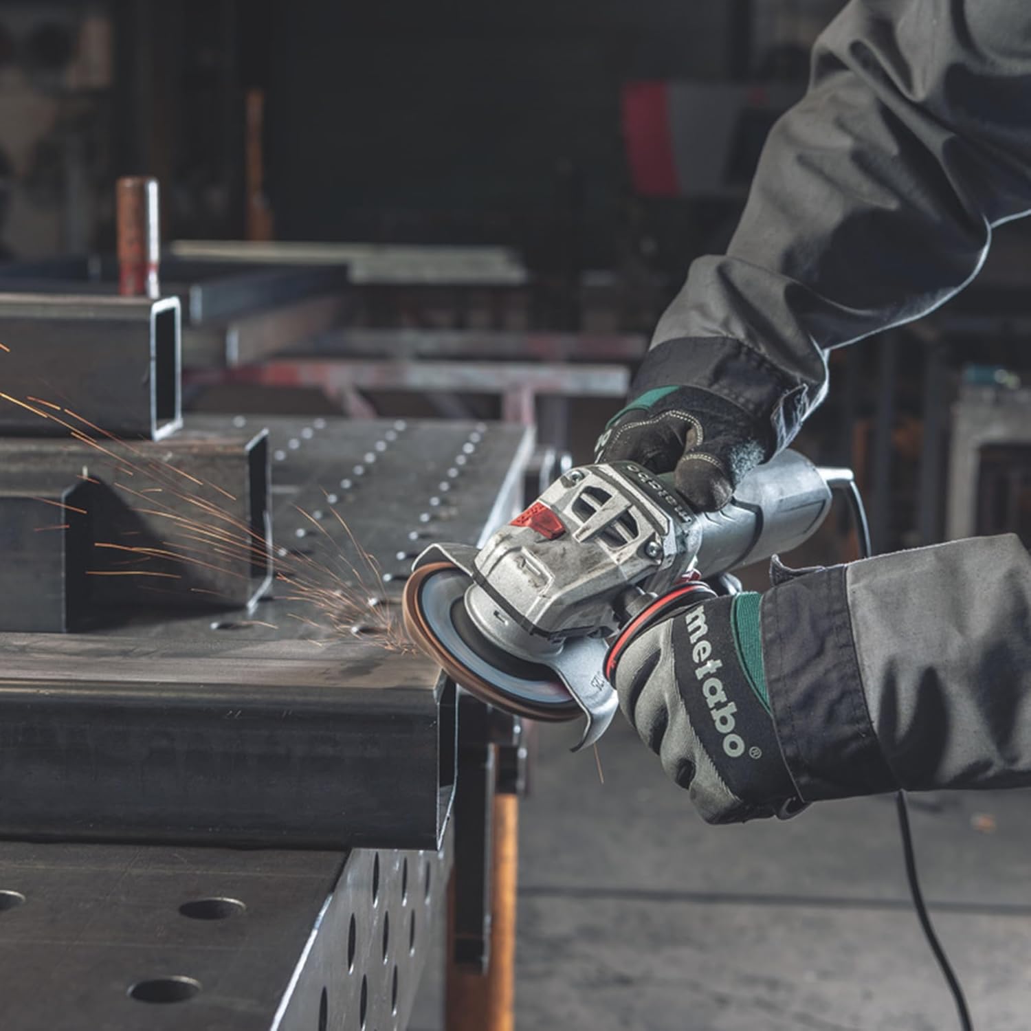 Metabo 4 1/2 - 5" Meuleuse d'angle 11 Amp 11,000 RPM avec interrupteur coulissant verrouillé