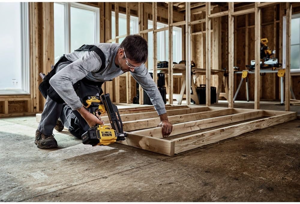 Dewalt 20V Max Brushless Cordless 30° Paper Collated Framing Nailer - Outil seul