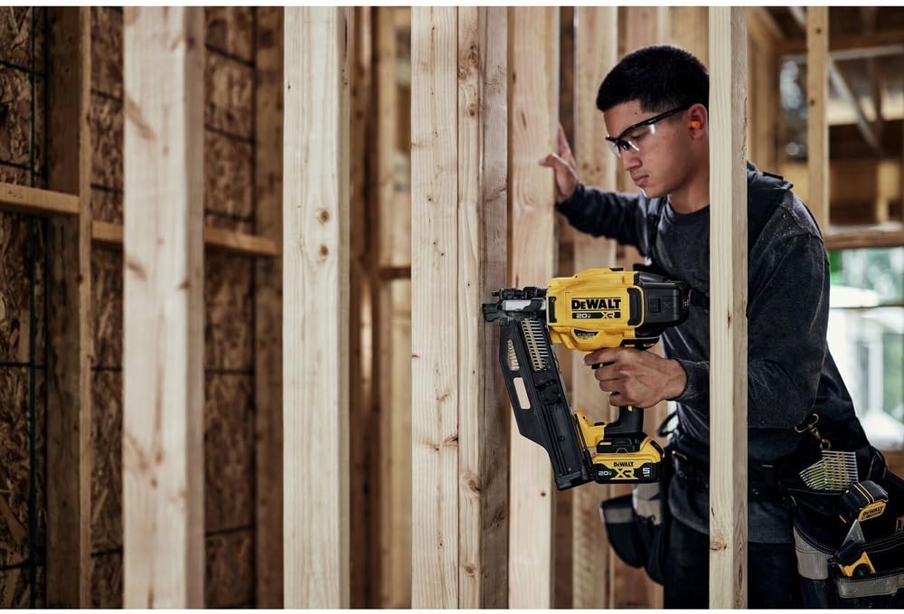 Dewalt 20V Max Brushless Cordless 30° Paper Collated Framing Nailer - Outil seul
