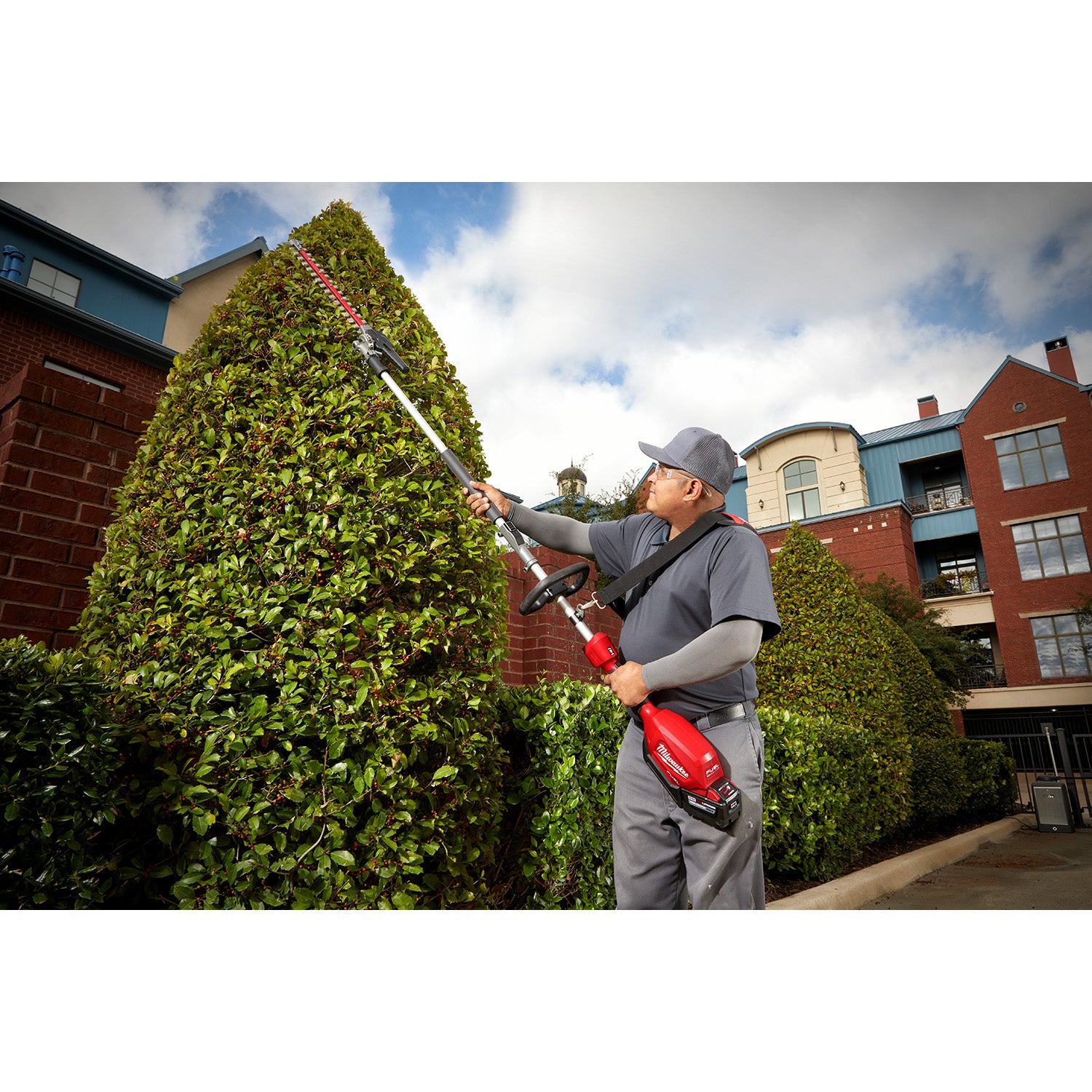 M18 FUEL QUIK-LOK Articulating Hedge Trimmer Attachment