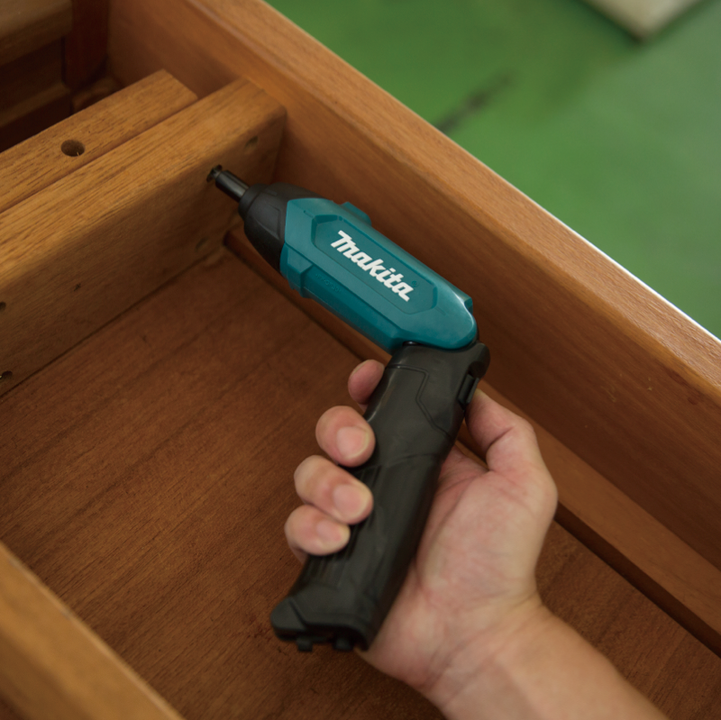 Makita 3.6V Lithium-Ion 1/4" Hex Screwdriver Kit