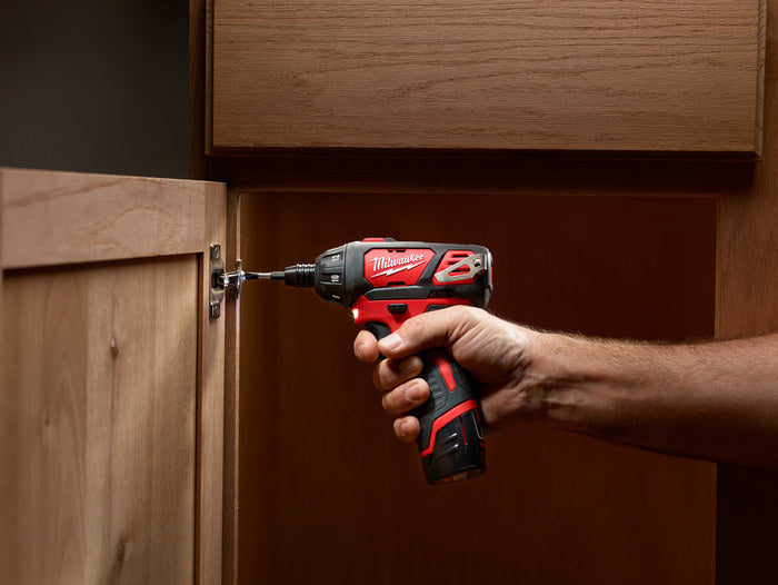 Milwaukee 12V Lithium-Ion 1/4" Hex Cordless Screwdriver Kit
