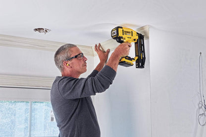 Dewalt 20 V Max XR, cloueur de finition droit de calibre 16 – Outil seulement