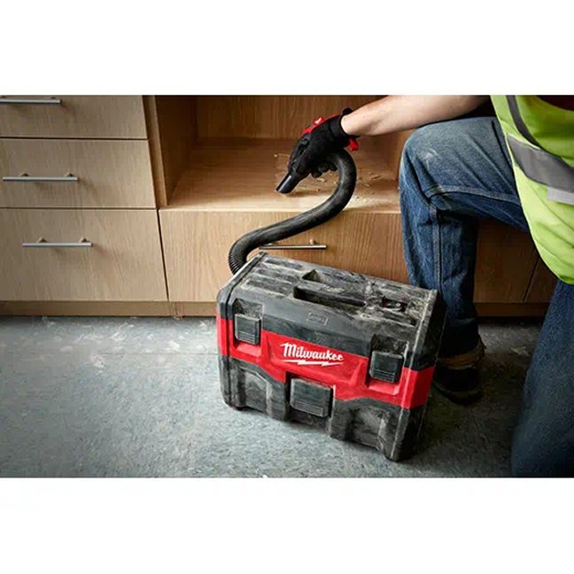 Aspirateur eau et poussière sans fil Milwaukee 18V