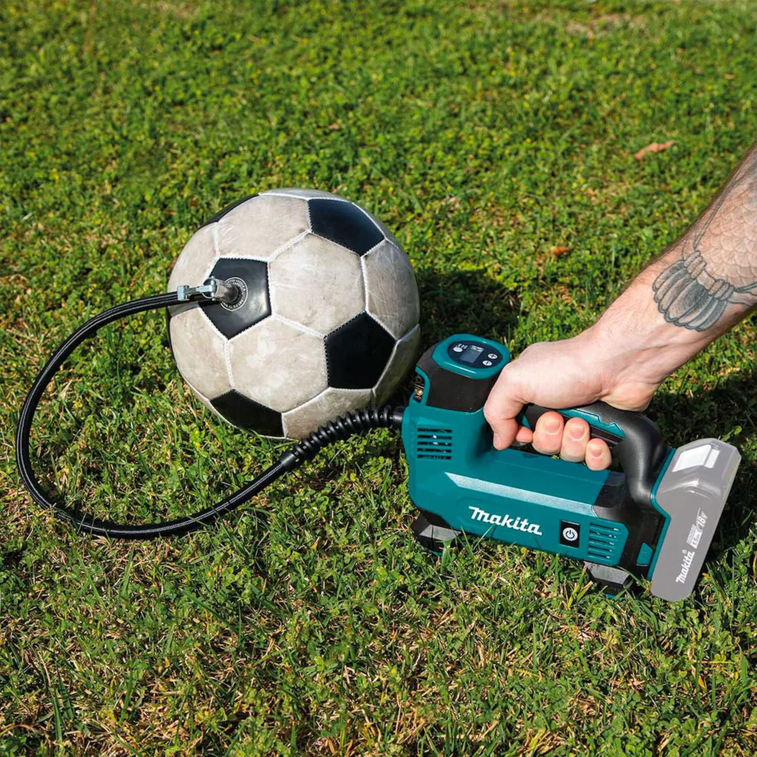 Makita 18V LXT Cordless Inflator Kit with Compact Battery
