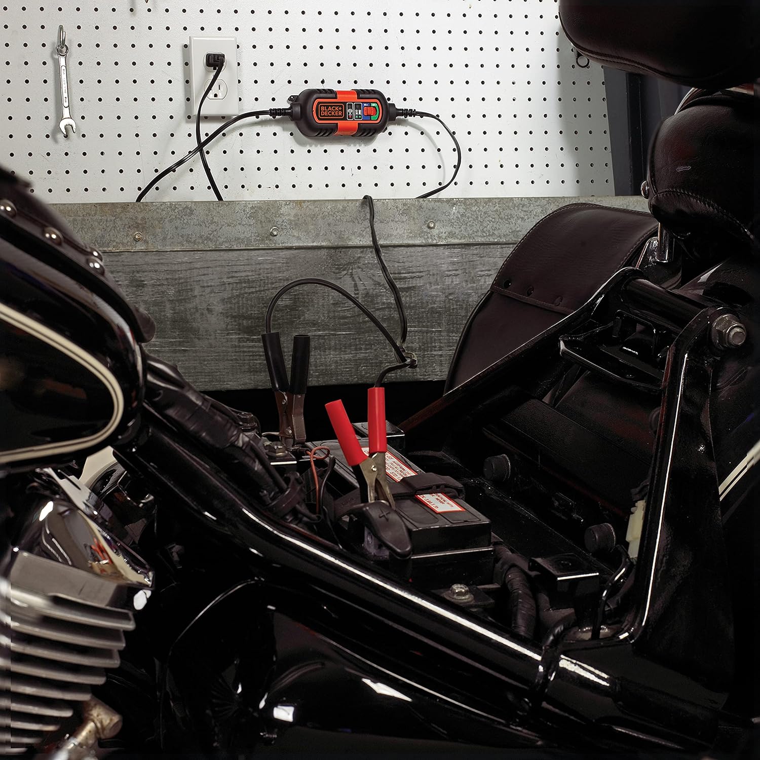 Black & Decker  6V 12V Automatic Battery Charger with Maintainer & Cable Clamps