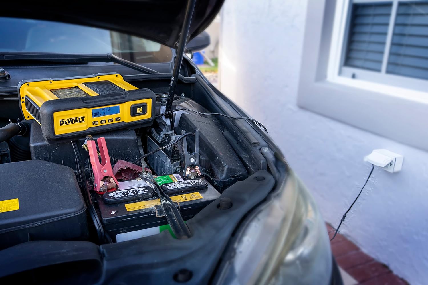 Dewalt Professional 30A Battery Charger with Engine Start