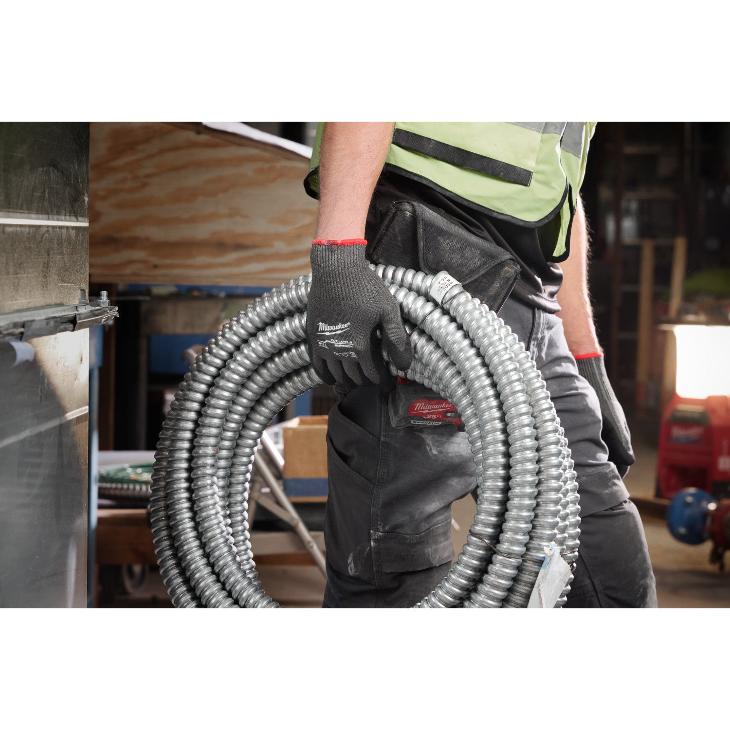 (1) Cut Level 5 Nitrile Dipped Gloves - L (48-73-8652)