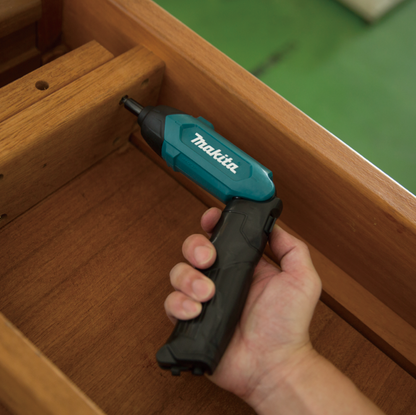 Makita 3.6V Lithium-Ion 1/4" Hex Screwdriver Kit