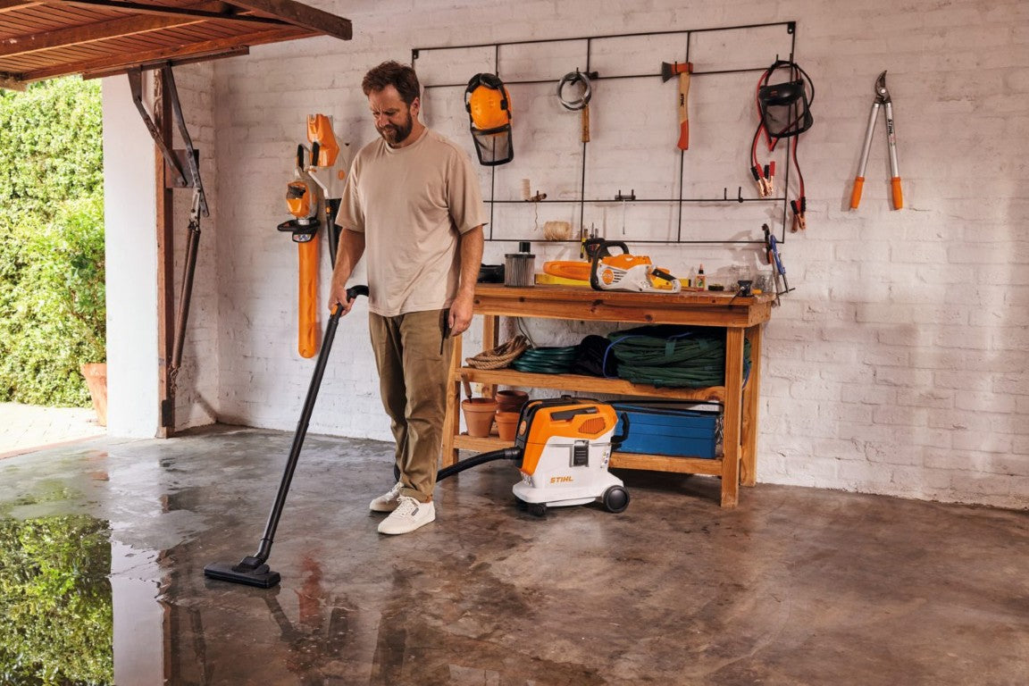 Stihl Sea 60 Battery Wet & Dry Vacuum AK System - Unit only