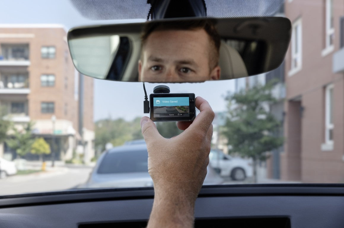 Garmin Dash Cam X210 avec un champ de vision de 140 degrés et un polariseur de clarté