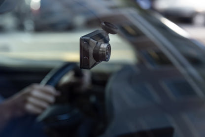 Garmin Dash Cam X210 avec un champ de vision de 140 degrés et un polariseur de clarté